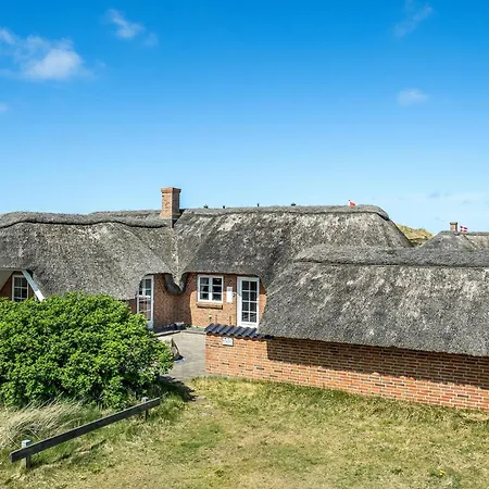 Ringkobing 77 With Hot Tub *