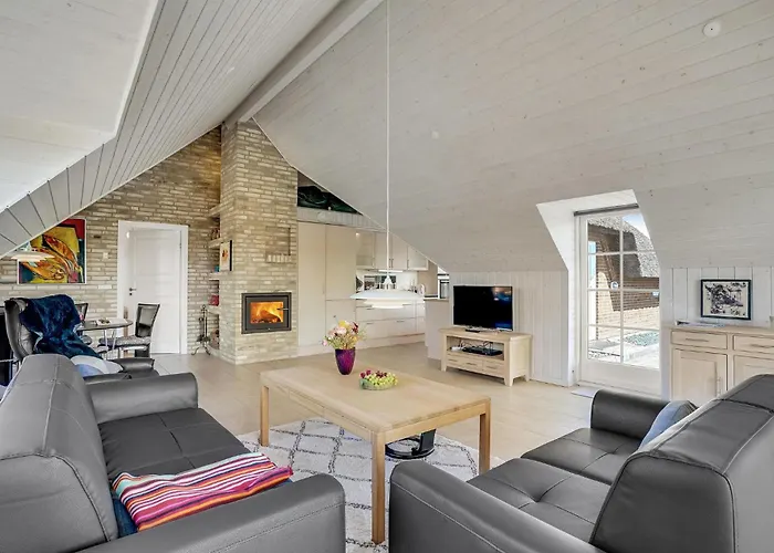 בית נופש 77 With Hot Tub